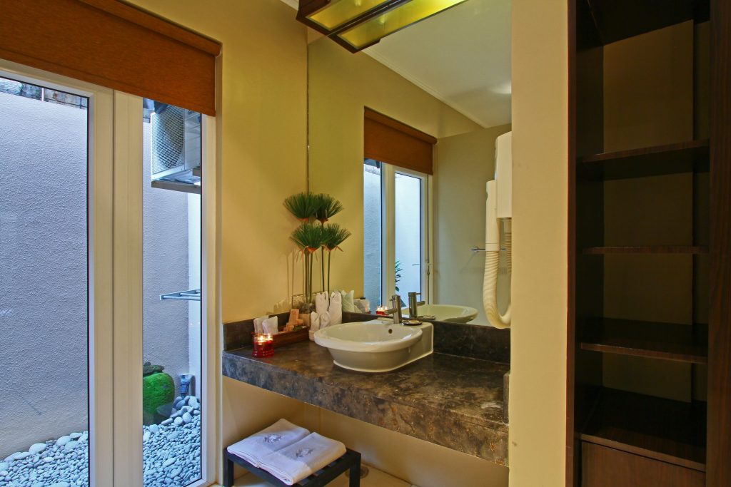 deluxe room bathroom 4