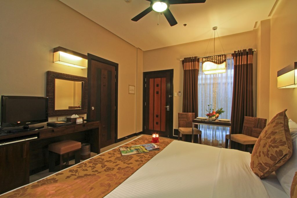 deluxe room king bed 1