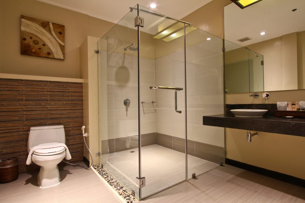 junior suite bathroom 1