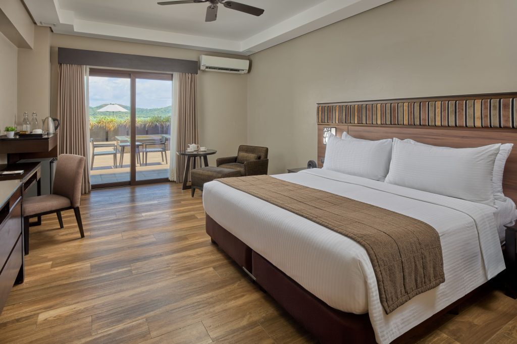 bayview king with deck access 1