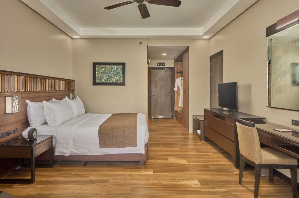 bayview king with deck access 2