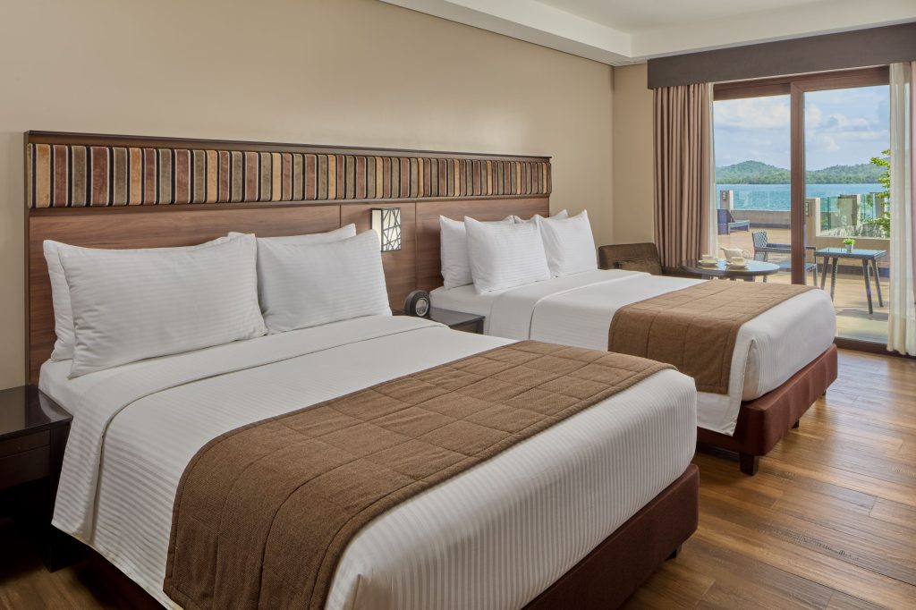 bayview queen with deck access view 2